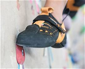 Edging: the inside edge of the climbing shoe on a small foothold.
