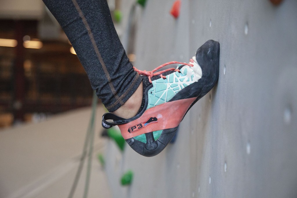 Smearing: the whole sole pressed into a smooth wall for friction.